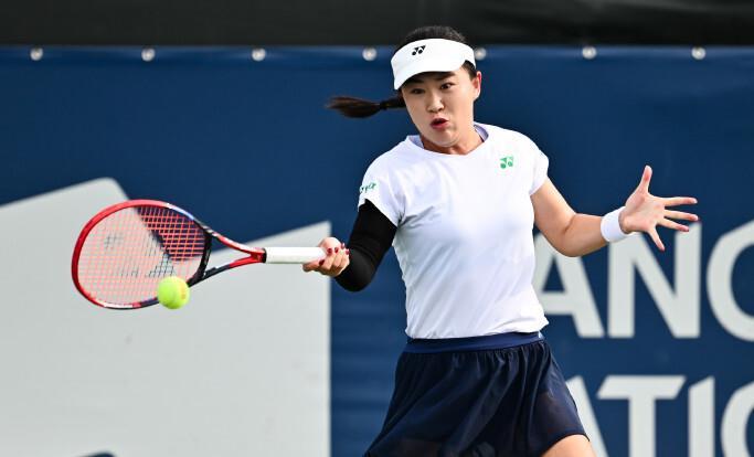 展示了他在 展示了他在